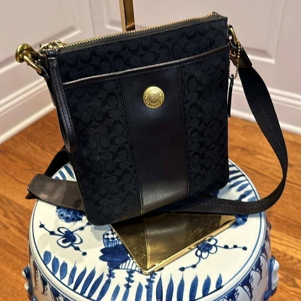 Coach Signature Swing-pack - Picture 2 of 4